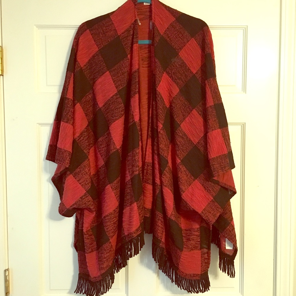 Plaid poncho 😍